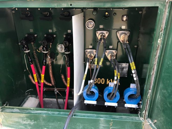 Conexiones eléctricas en transformador