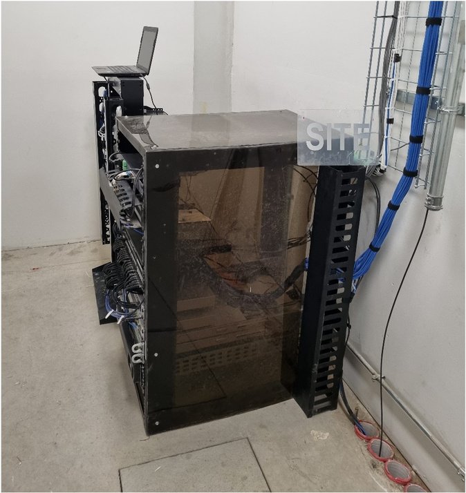 Gabinete y cableado de un sistema de red, voz y datos